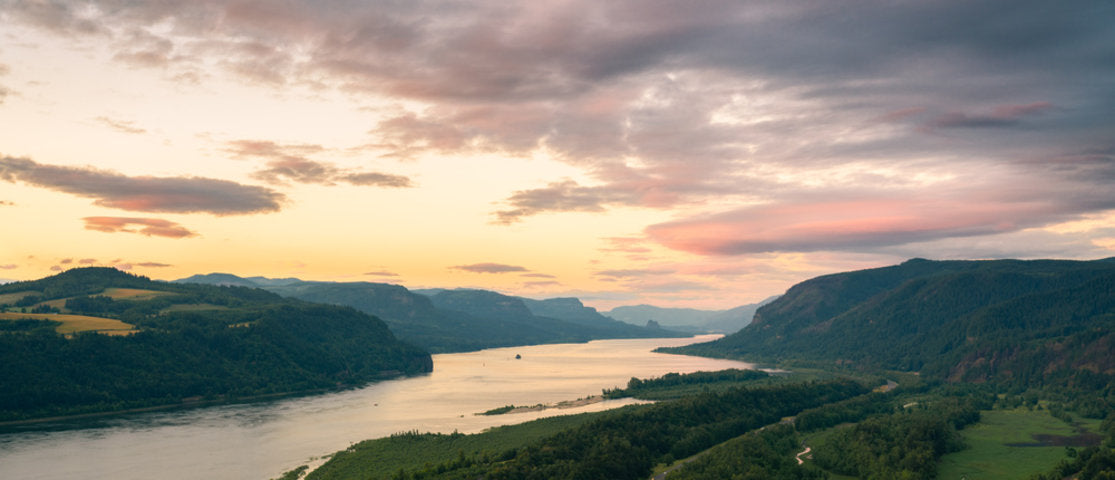 The Fishing Calendar for Hood River and Big Y Fly Co